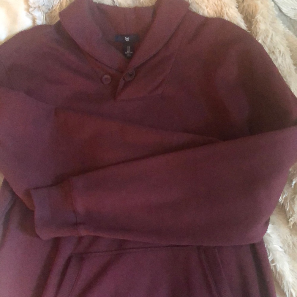 Maroon Gap sweatshirt